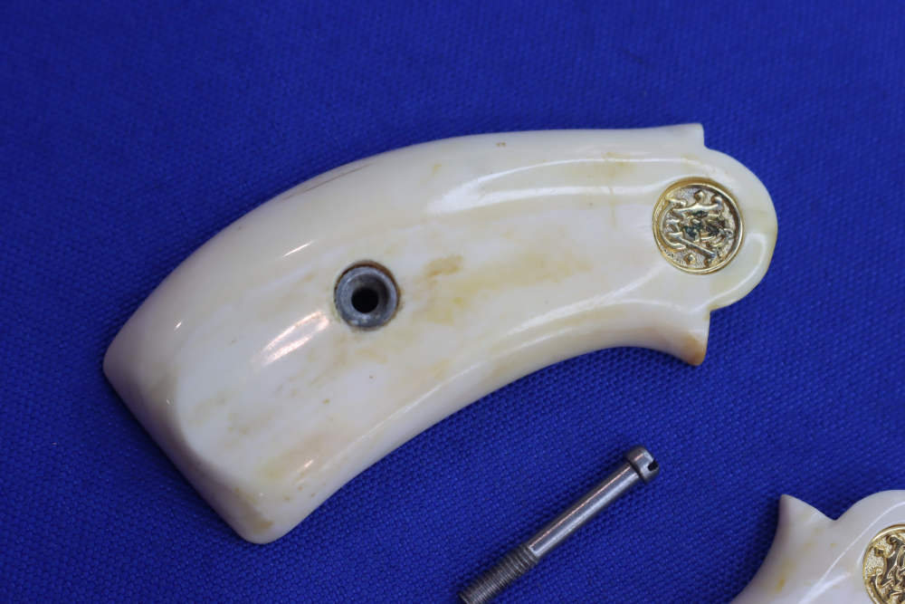 Vintage Smith & Wesson S&W J Frame Revolver Grips WARTHOG IVORY Rare RND 38-img-1