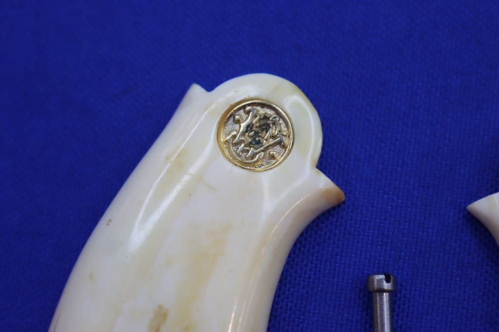 Vintage Smith & Wesson S&W J Frame Revolver Grips WARTHOG IVORY Rare RND 38-img-4