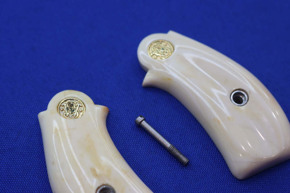 Vintage Smith & Wesson S&W J Frame Revolver Grips WARTHOG IVORY Rare RND 38-img-9