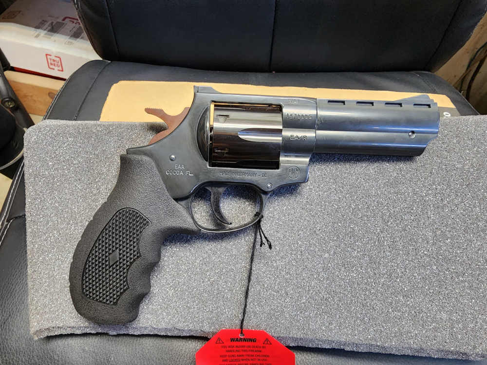 PICS! NEW EAA WINDICATOR REVOLVER .38 SPECIAL 4" BLUED 770123 4 GERMAN SPL-img-3