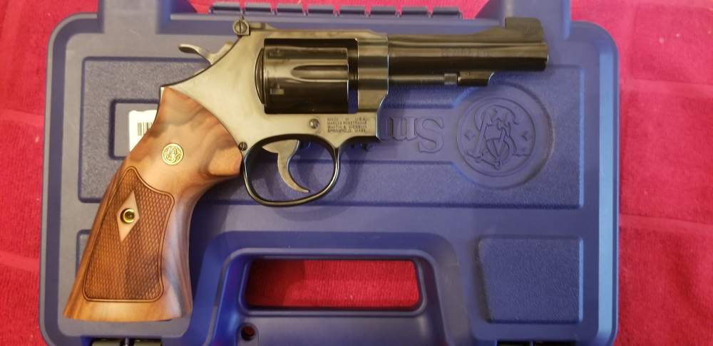S&W 48-7 .22mag 4inch (NIB) Never Fired-img-1