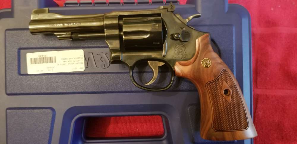 S&W 48-7 .22mag 4inch (NIB) Never Fired-img-0