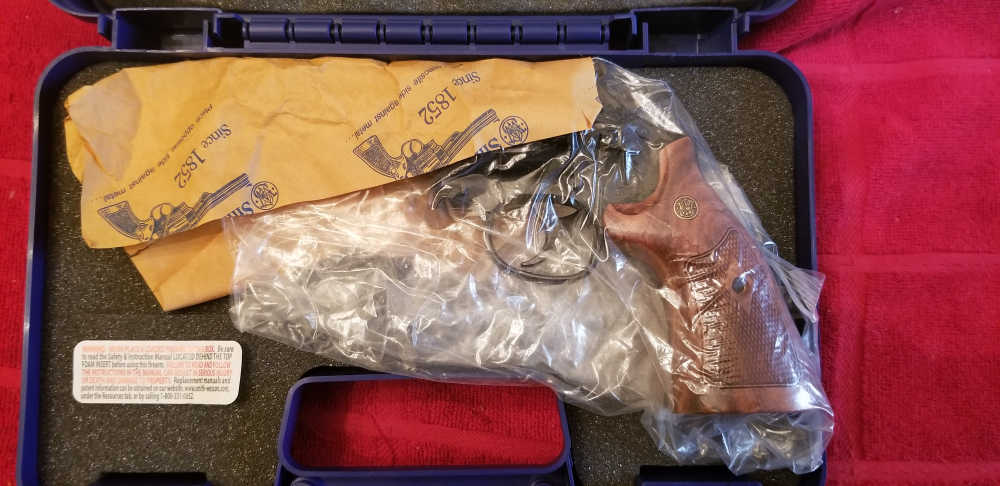 S&W 48-7 .22mag 4inch (NIB) Never Fired-img-14