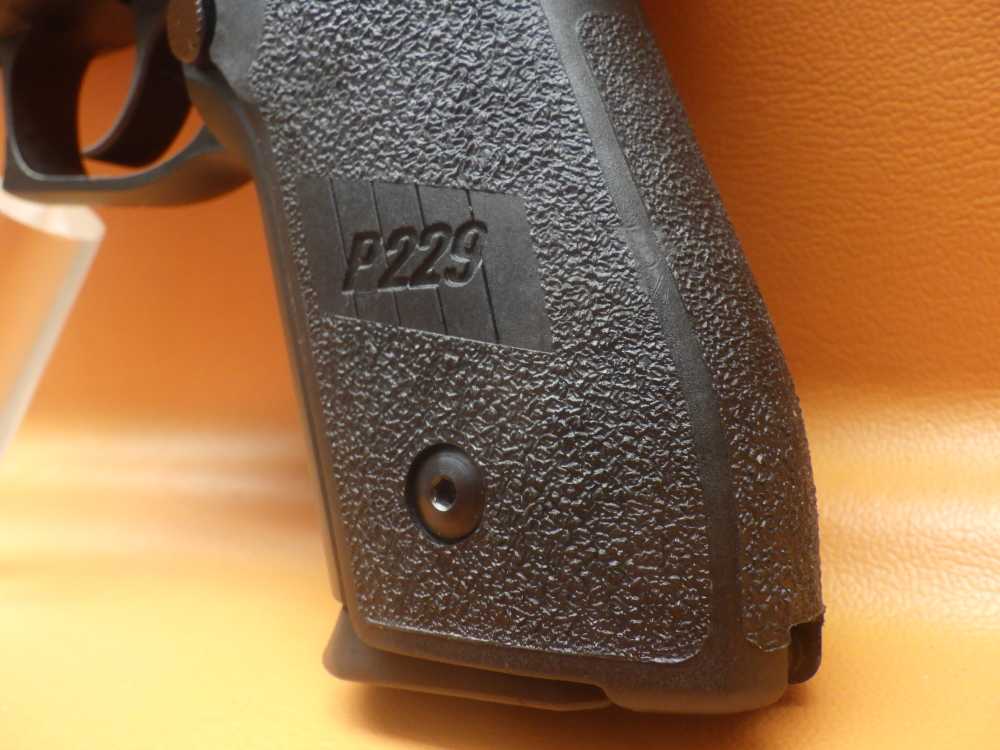 Sig Sauer P229 .40 (2) Mags Double/Single, Decocker. Factory Box.-img-7
