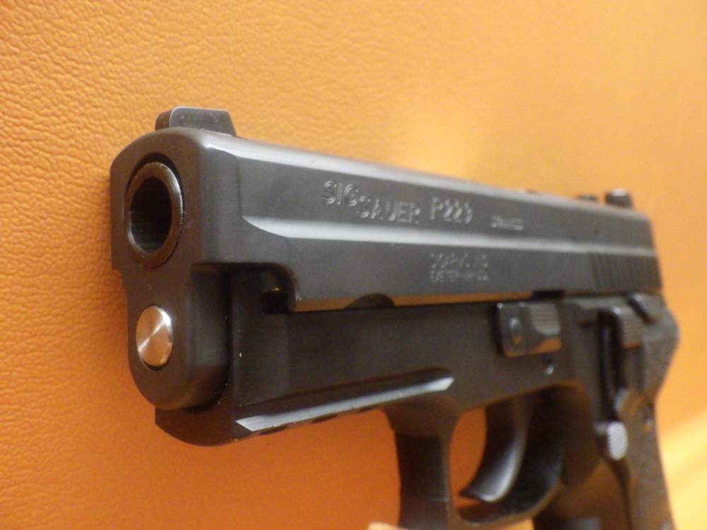 Sig Sauer P229 .40 (2) Mags Double/Single, Decocker. Factory Box.-img-6