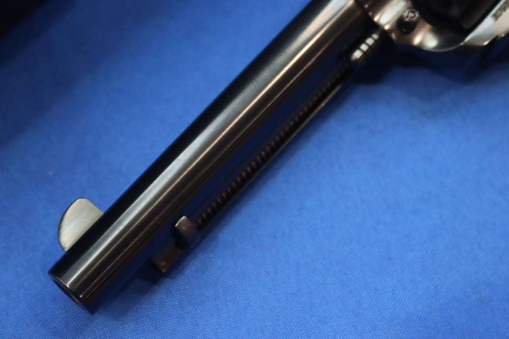 Ruger New Model Vaquero Revolver 45 COLT 5.5" Blued 5101 Single Action 45LC-img-2