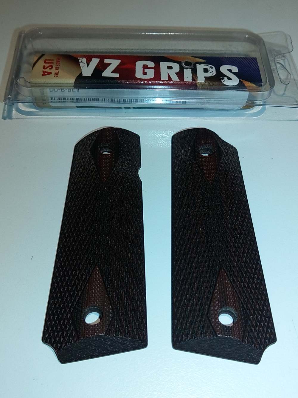 1911 Full-Size VZ Double Diamond Black Cherry Ambi/Beveled Grips-img-0