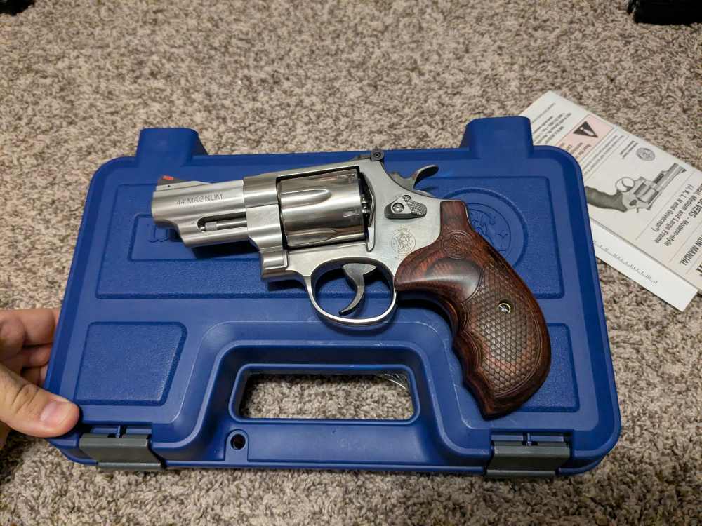 Smith and Wesson 629-6 44 magnum 2.75 inch snub 6 shot in box-img-0