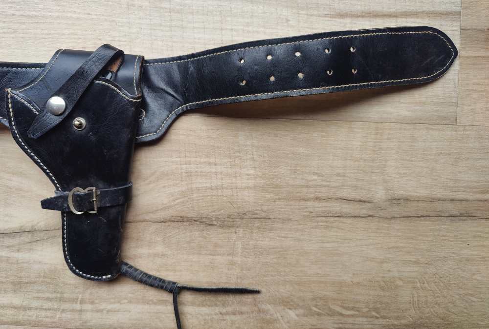 Black Leather Cowboy Style Cartridge Belt and Holster -img-1
