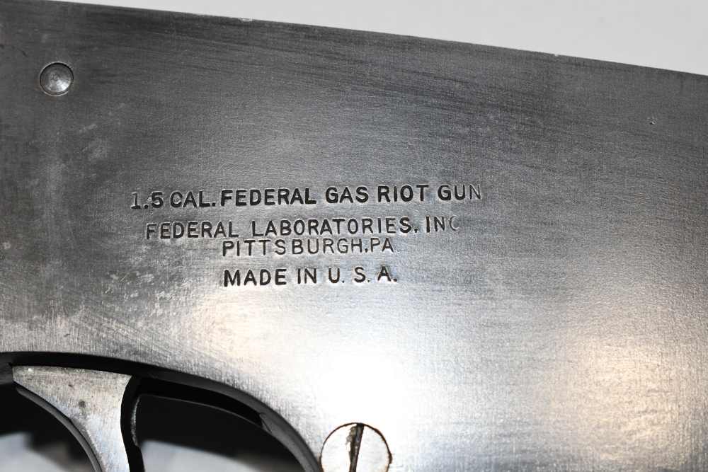 Federal Laboratories 37mm Smoothbore Gas Flare Gun W Transit Case READ-img-20