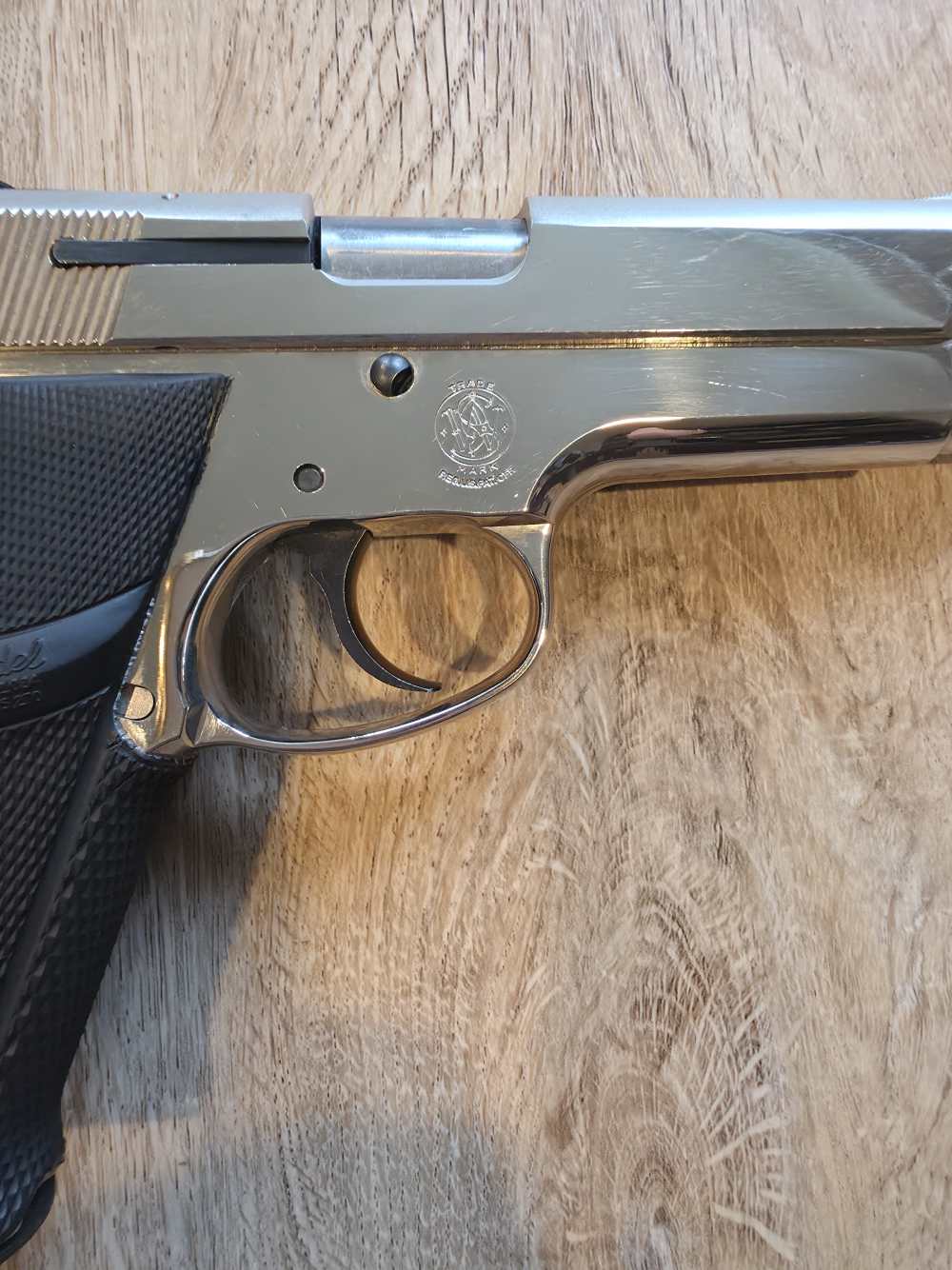 Smith & Wesson Model 39-2 9mm Nickel 4" Adjustable Sights 8RD Mag Excellent-img-9