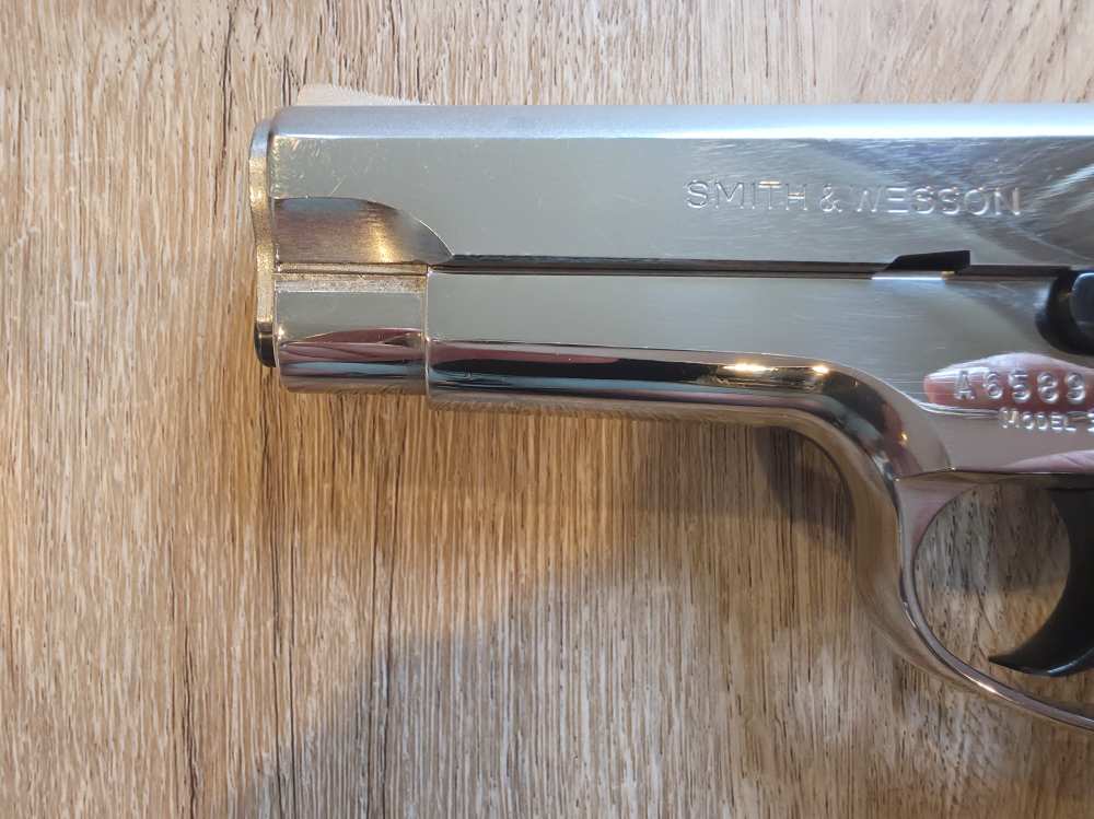 Smith & Wesson Model 39-2 9mm Nickel 4" Adjustable Sights 8RD Mag Excellent-img-4