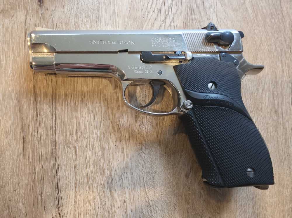 Smith & Wesson Model 39-2 9mm Nickel 4" Adjustable Sights 8RD Mag Excellent-img-2