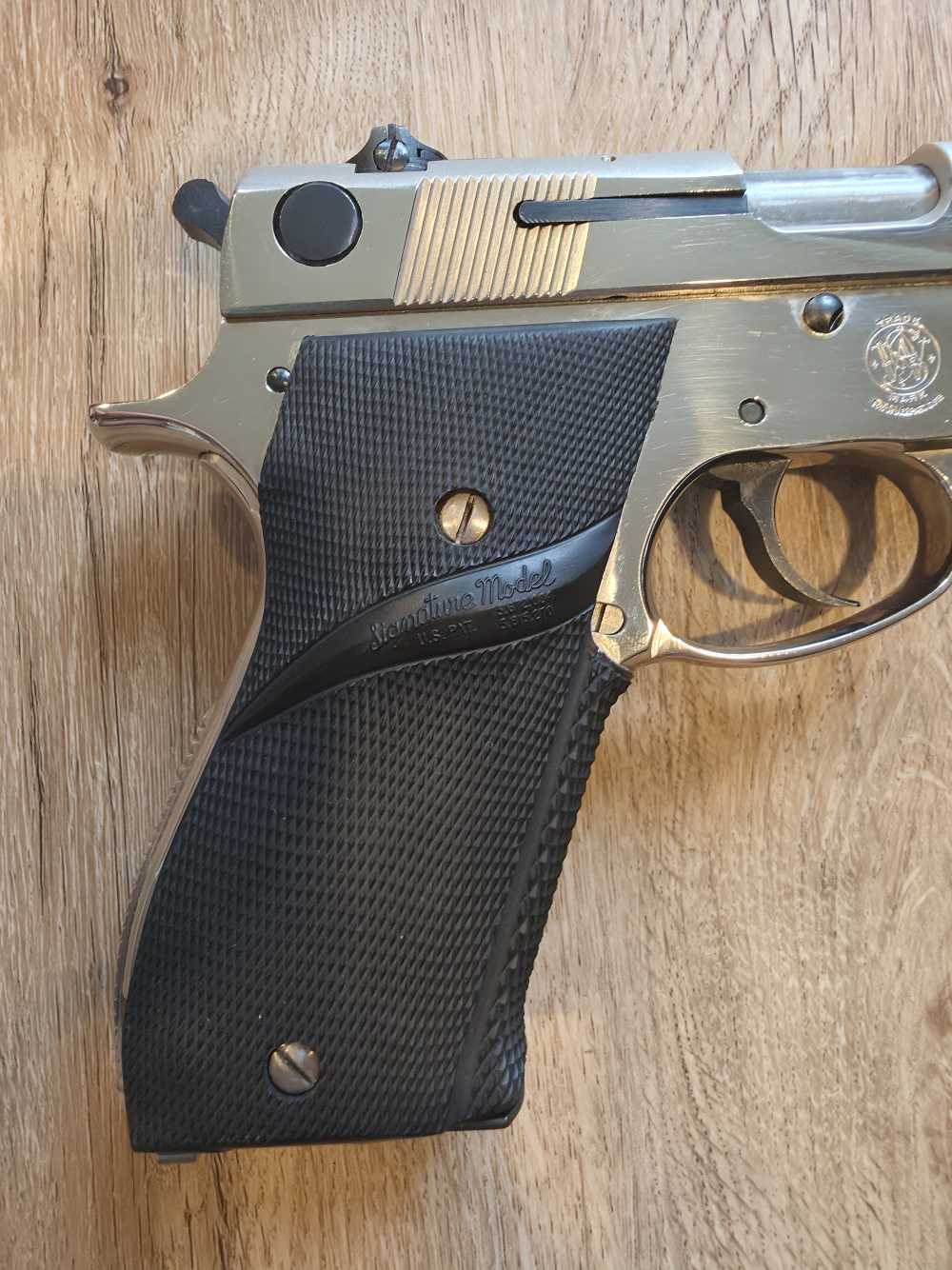 Smith & Wesson Model 39-2 9mm Nickel 4" Adjustable Sights 8RD Mag Excellent-img-8