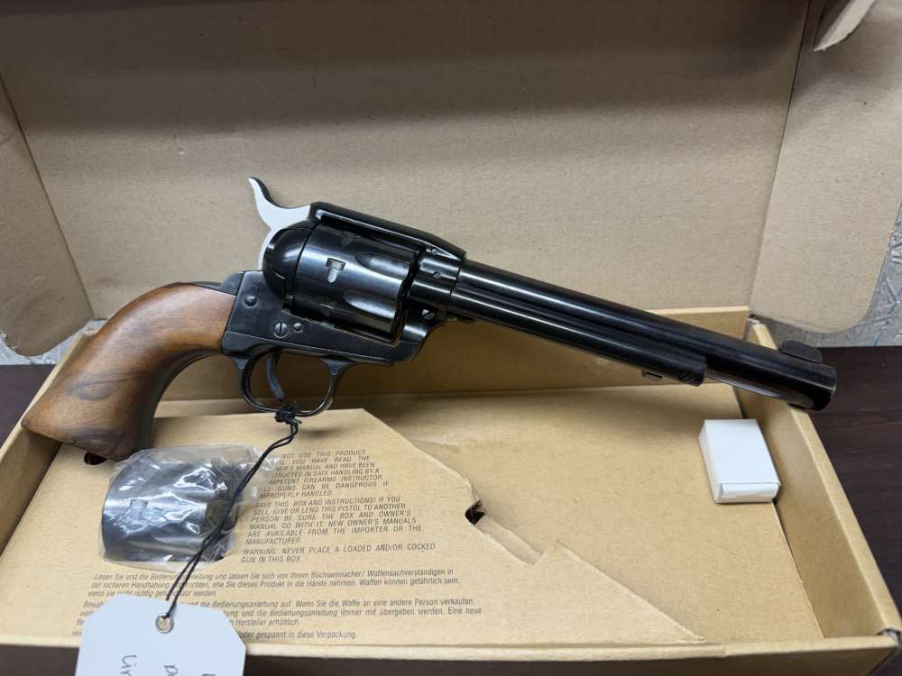 EAA Bounty Hunter 22LR W/ Extra 22 Mag cylinder. -img-1
