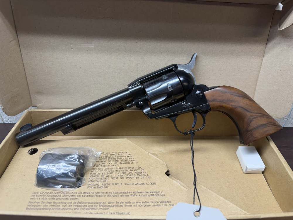 EAA Bounty Hunter 22LR W/ Extra 22 Mag cylinder. -img-0