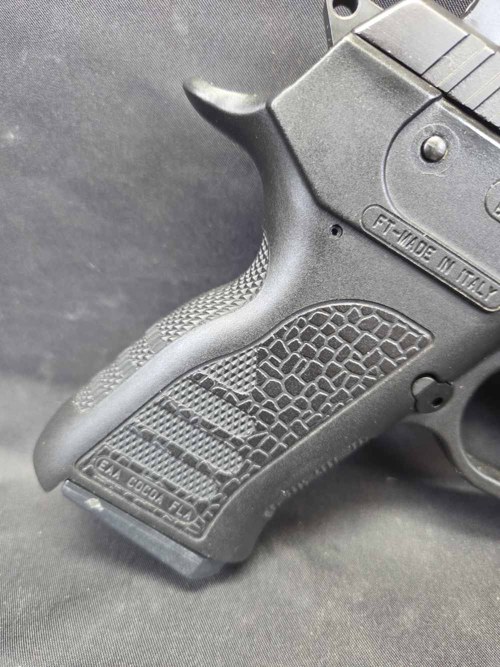 EAA Witness PC 9mm Polymer Compact Pistol – Used, Minimal Wear, with Box-img-5