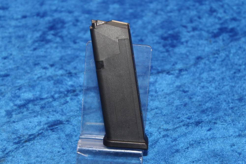 Glock 19 Gen 3 9mm Semi-Automatic Pistol 4" Barrel with 2 Magazines, Case-img-34