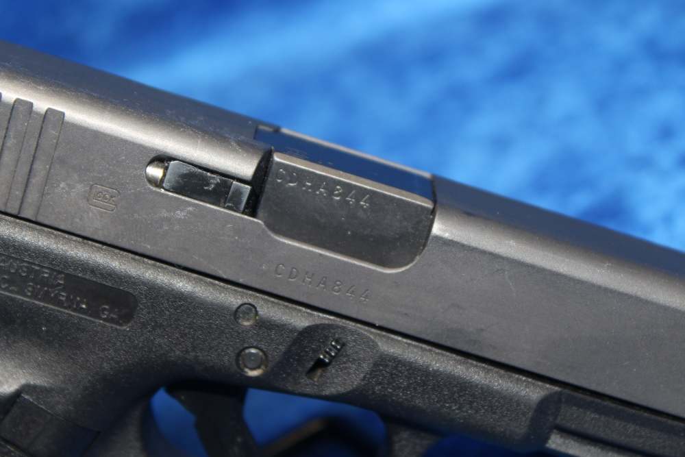 Glock 19 Gen 3 9mm Semi-Automatic Pistol 4" Barrel with 2 Magazines, Case-img-10