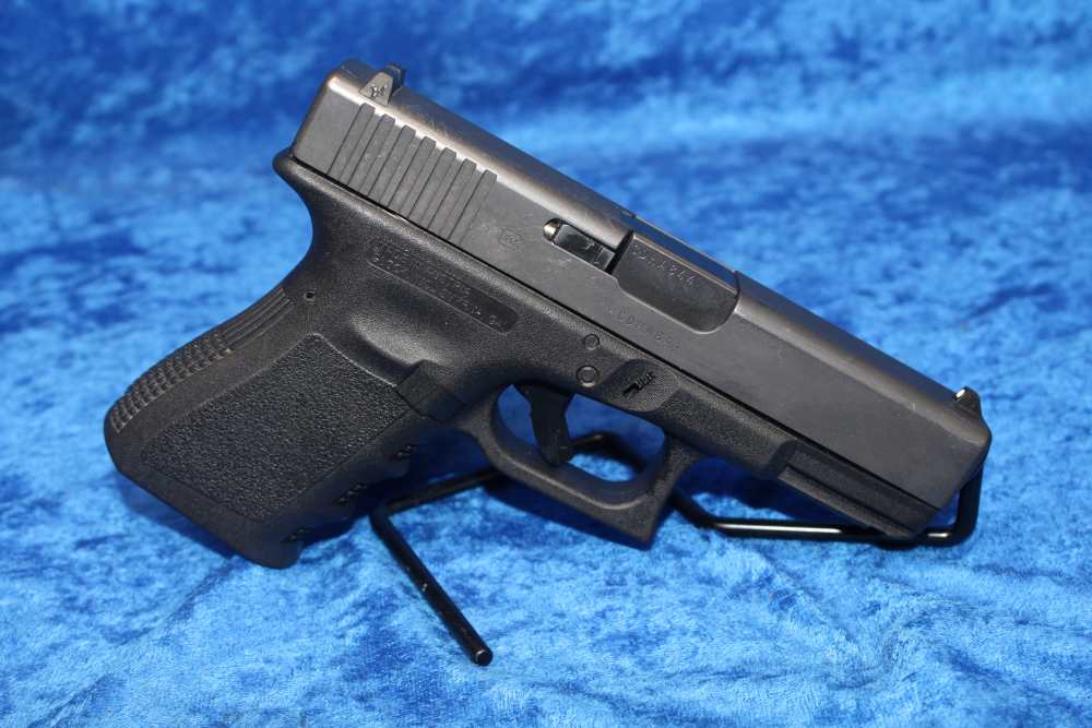 Glock 19 Gen 3 9mm Semi-Automatic Pistol 4" Barrel with 2 Magazines, Case-img-8