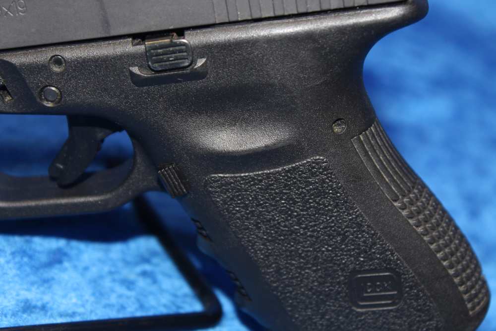 Glock 19 Gen 3 9mm Semi-Automatic Pistol 4" Barrel with 2 Magazines, Case-img-5