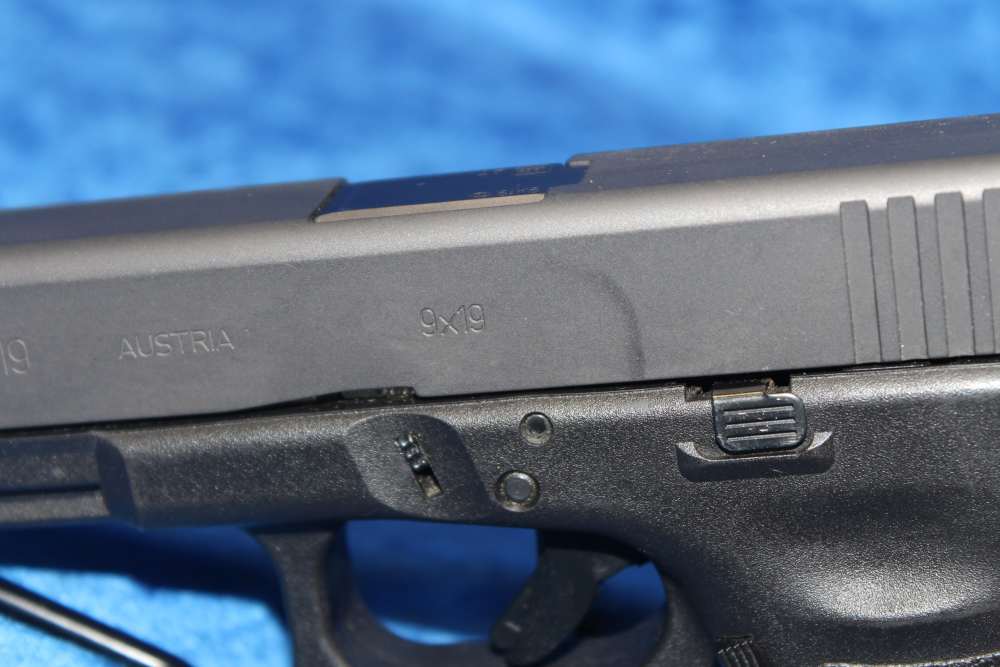 Glock 19 Gen 3 9mm Semi-Automatic Pistol 4" Barrel with 2 Magazines, Case-img-3