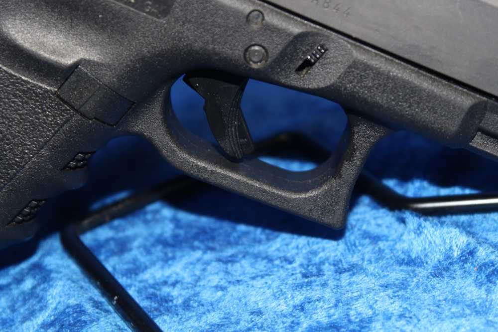 Glock 19 Gen 3 9mm Semi-Automatic Pistol 4" Barrel with 2 Magazines, Case-img-14