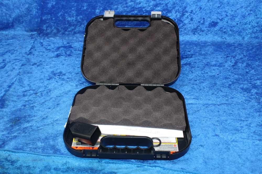 Glock 19 Gen 3 9mm Semi-Automatic Pistol 4" Barrel with 2 Magazines, Case-img-38