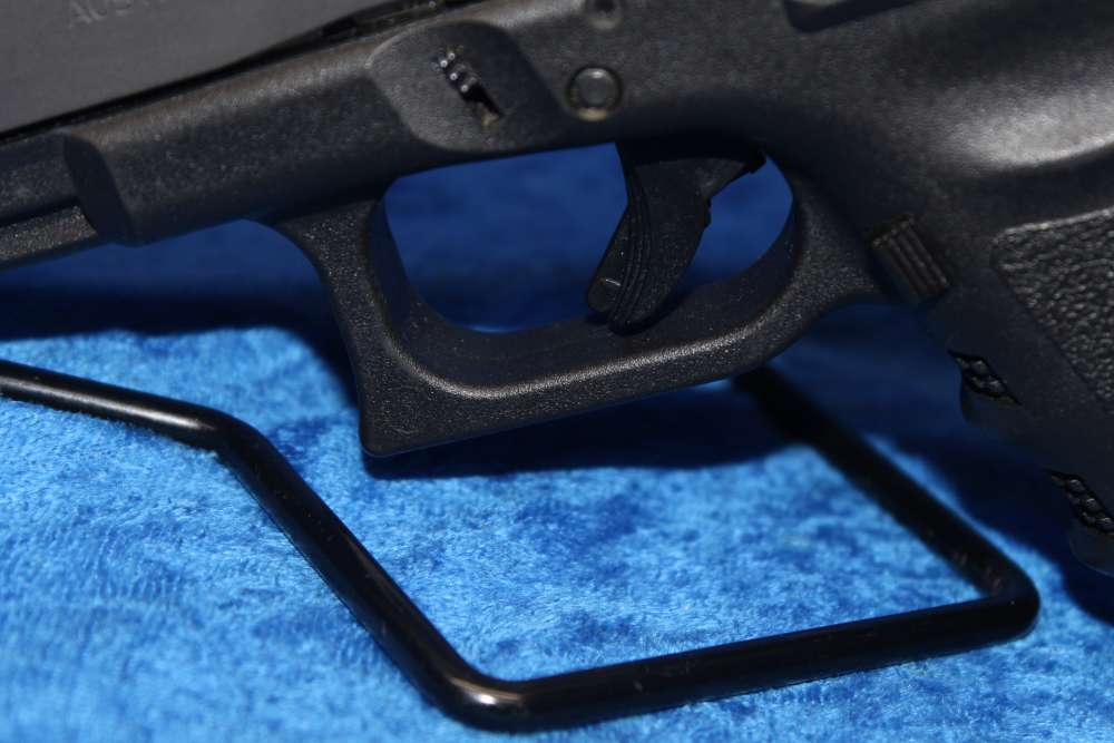 Glock 19 Gen 3 9mm Semi-Automatic Pistol 4" Barrel with 2 Magazines, Case-img-7