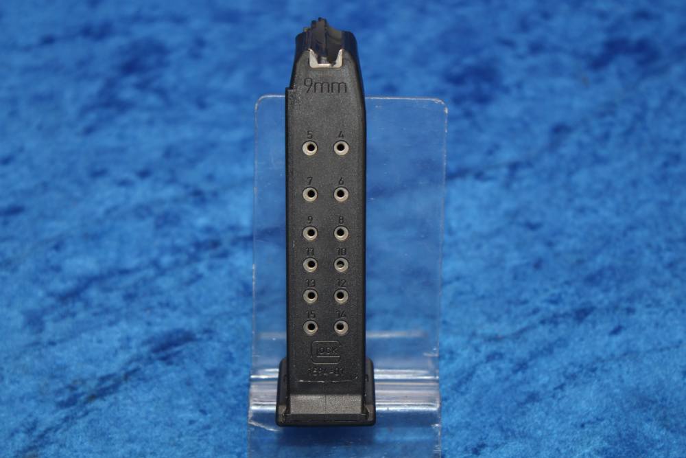 Glock 19 Gen 3 9mm Semi-Automatic Pistol 4" Barrel with 2 Magazines, Case-img-33