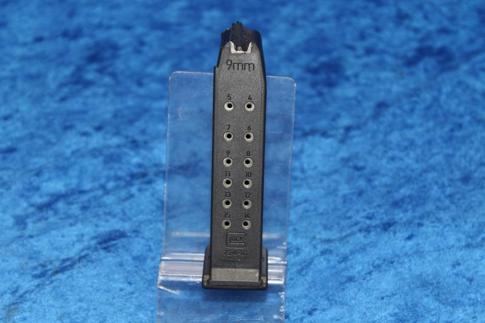 Glock 19 Gen 3 9mm Semi-Automatic Pistol 4" Barrel with 2 Magazines, Case-img-36