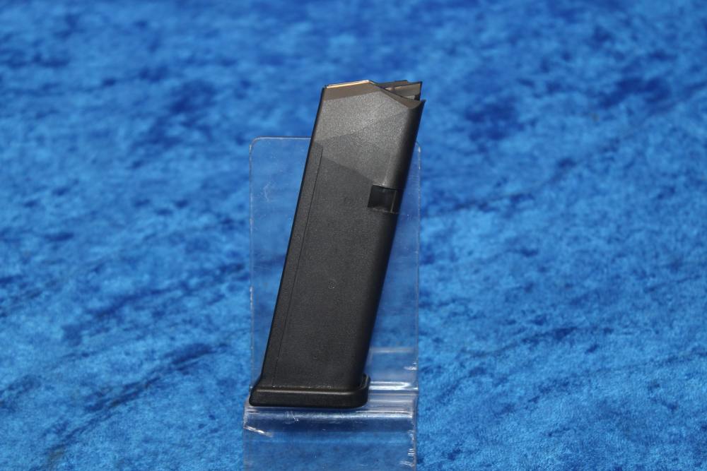 Glock 19 Gen 3 9mm Semi-Automatic Pistol 4" Barrel with 2 Magazines, Case-img-31