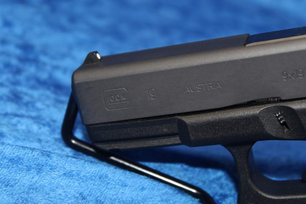 Glock 19 Gen 3 9mm Semi-Automatic Pistol 4" Barrel with 2 Magazines, Case-img-2