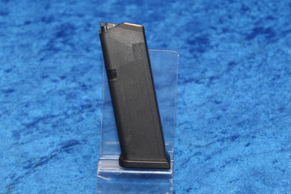 Glock 19 Gen 3 9mm Semi-Automatic Pistol 4" Barrel with 2 Magazines, Case-img-32