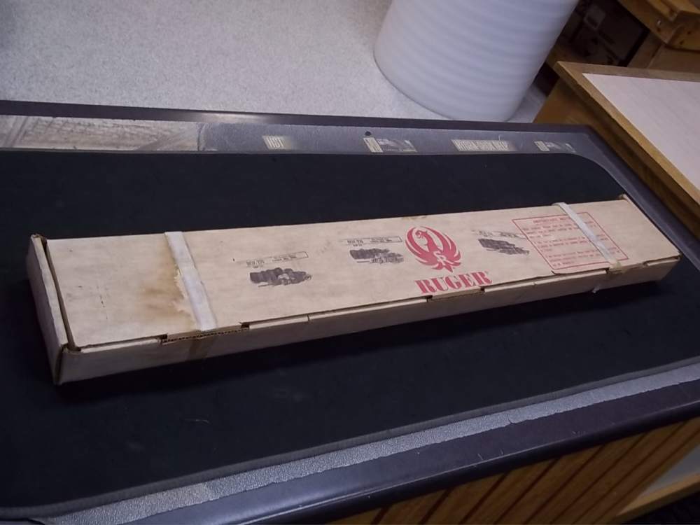 RARE COLLECTABLE RUGER 10/22 BOX SERIAL NUMBER 124 ESTATE FIND-img-0