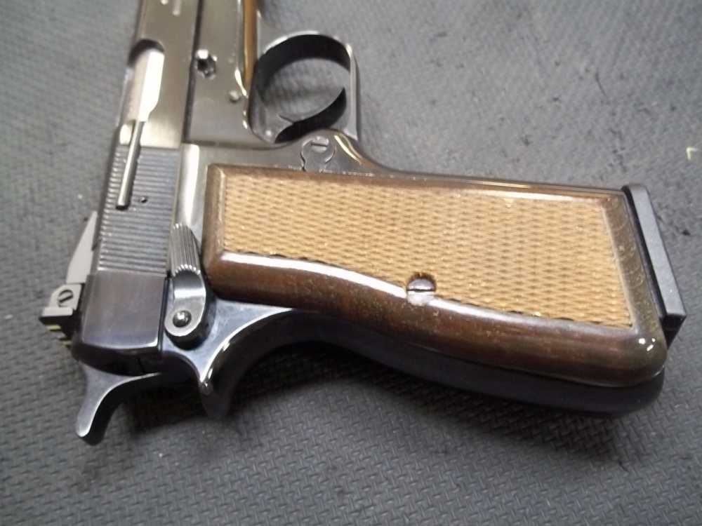 RARE BROWNING BELGUIM BUILT HI POWER 75 YEARS COLLECTABLE W/4-10 ROUND MAGS-img-6