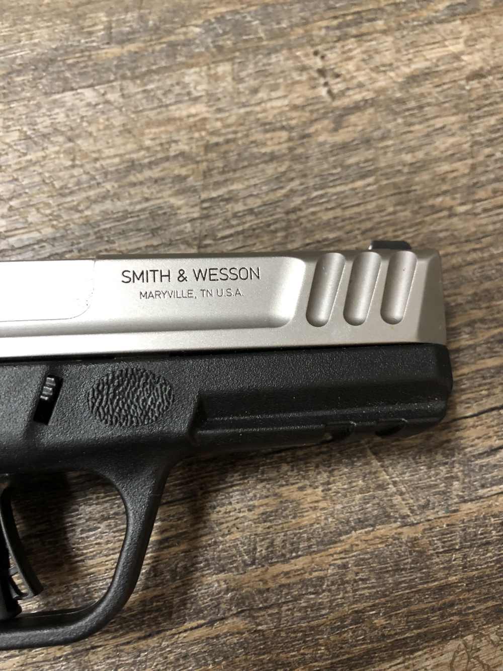 Smith & Wesson S&W Two Tone SD40 2.0 w/ One 14 Round Factory Mag CLEAN 4"-img-9