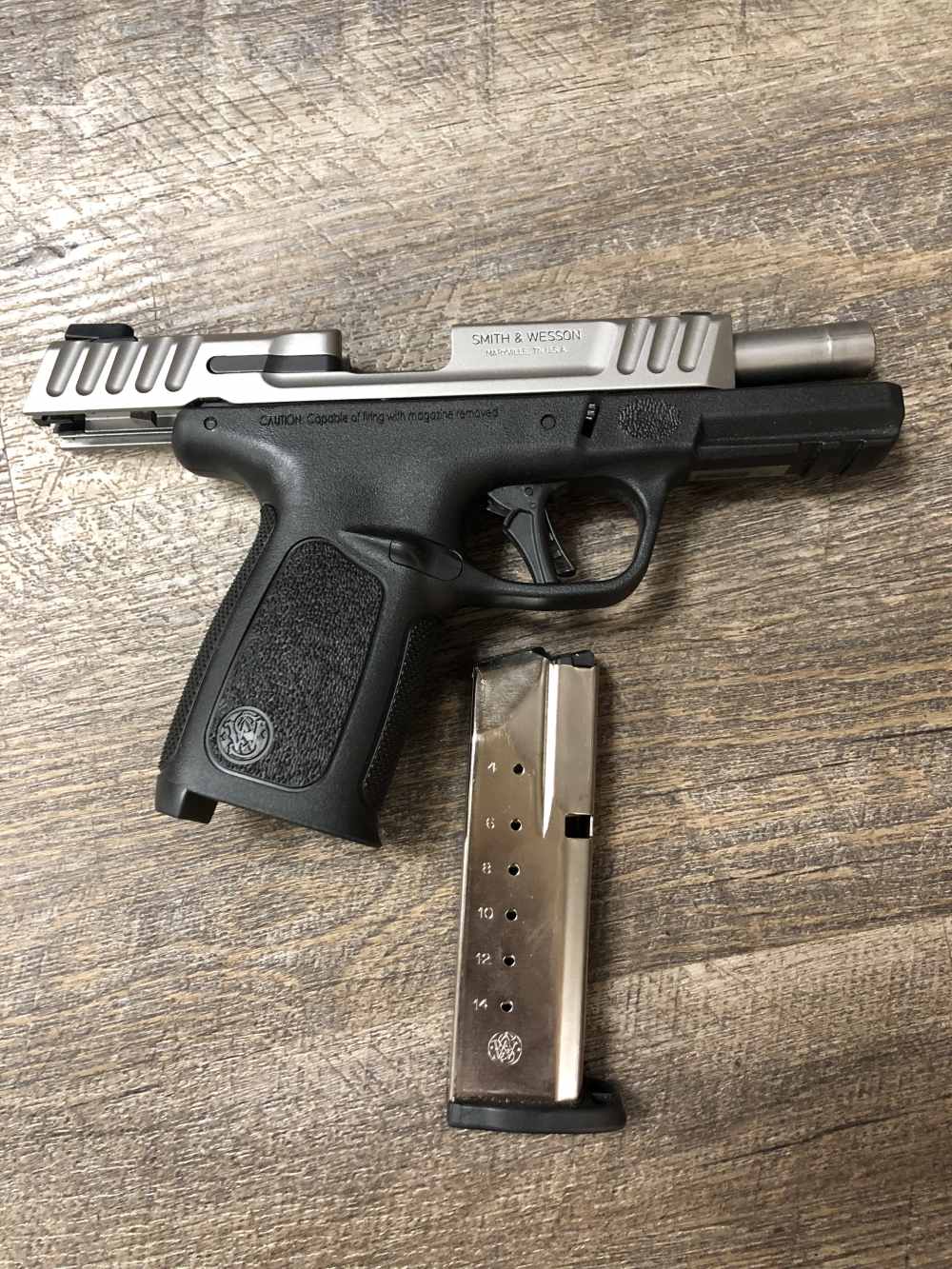 Smith & Wesson S&W Two Tone SD40 2.0 w/ One 14 Round Factory Mag CLEAN 4"-img-12