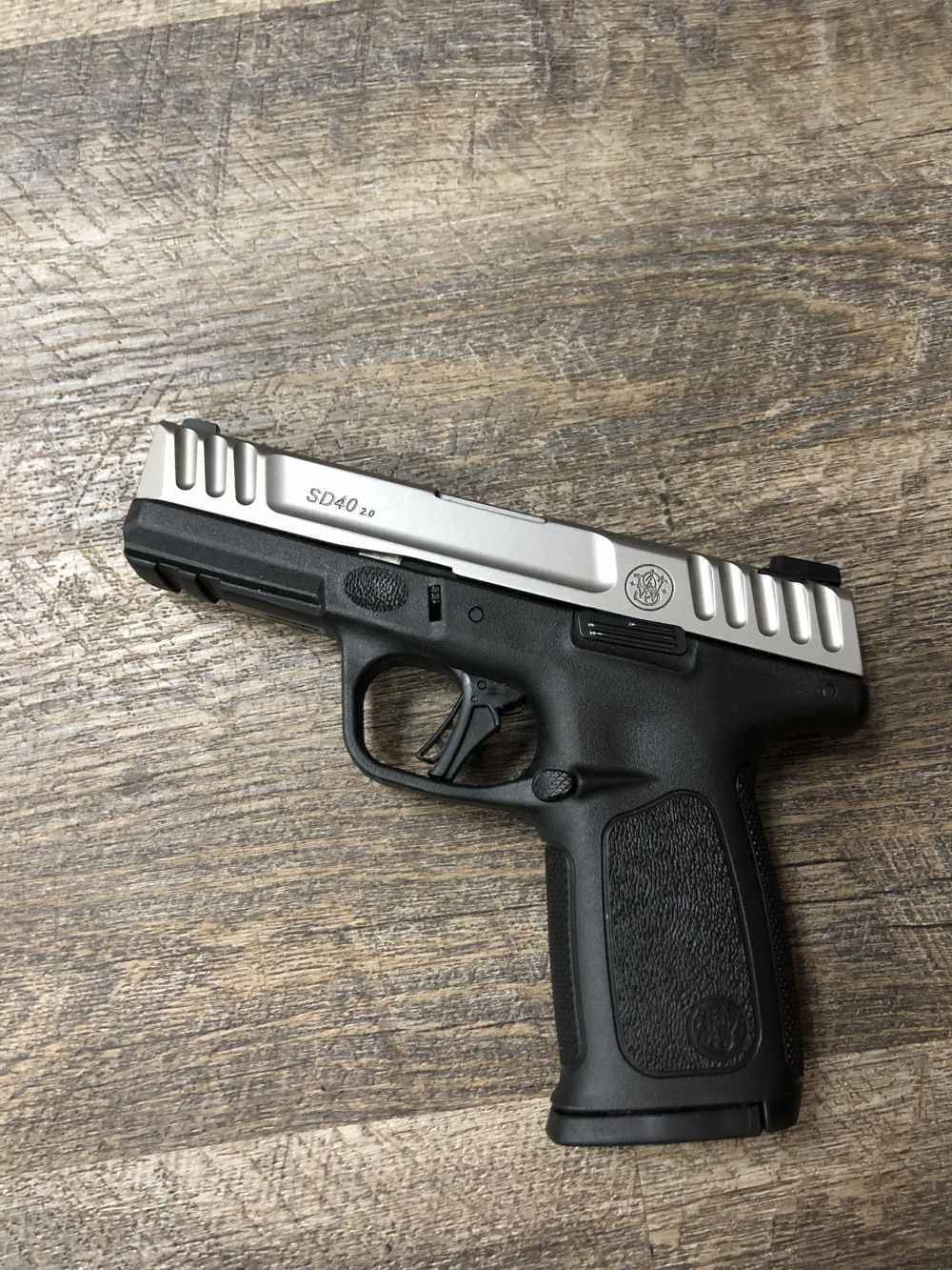 Smith & Wesson S&W Two Tone SD40 2.0 w/ One 14 Round Factory Mag CLEAN 4"-img-0