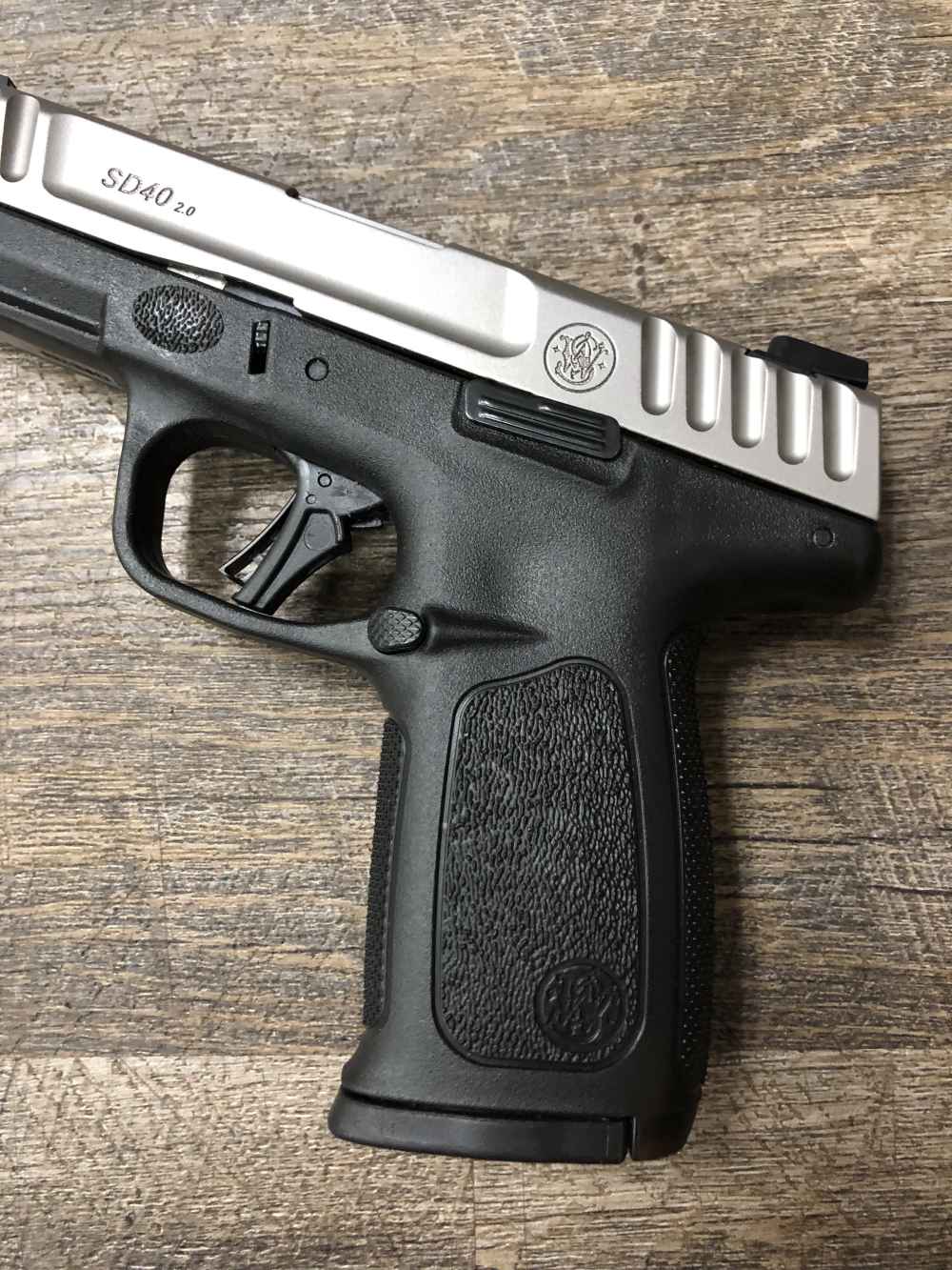 Smith & Wesson S&W Two Tone SD40 2.0 w/ One 14 Round Factory Mag CLEAN 4"-img-2