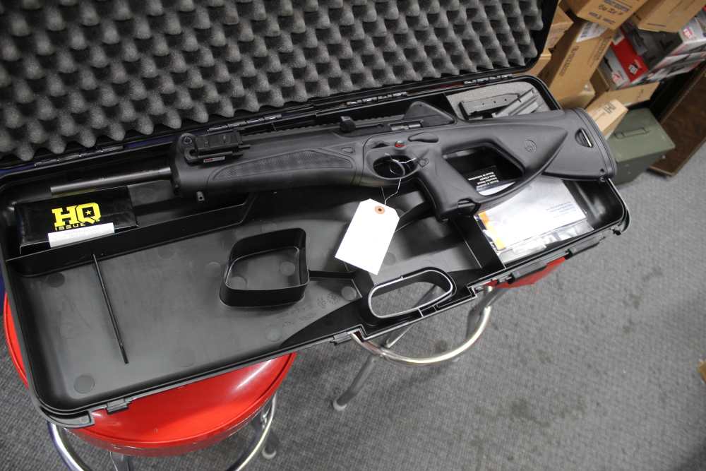 BERETTA CX4 STORM WITH LASER IS LIKE NEW IN CASE GOOD LUCK-img-1