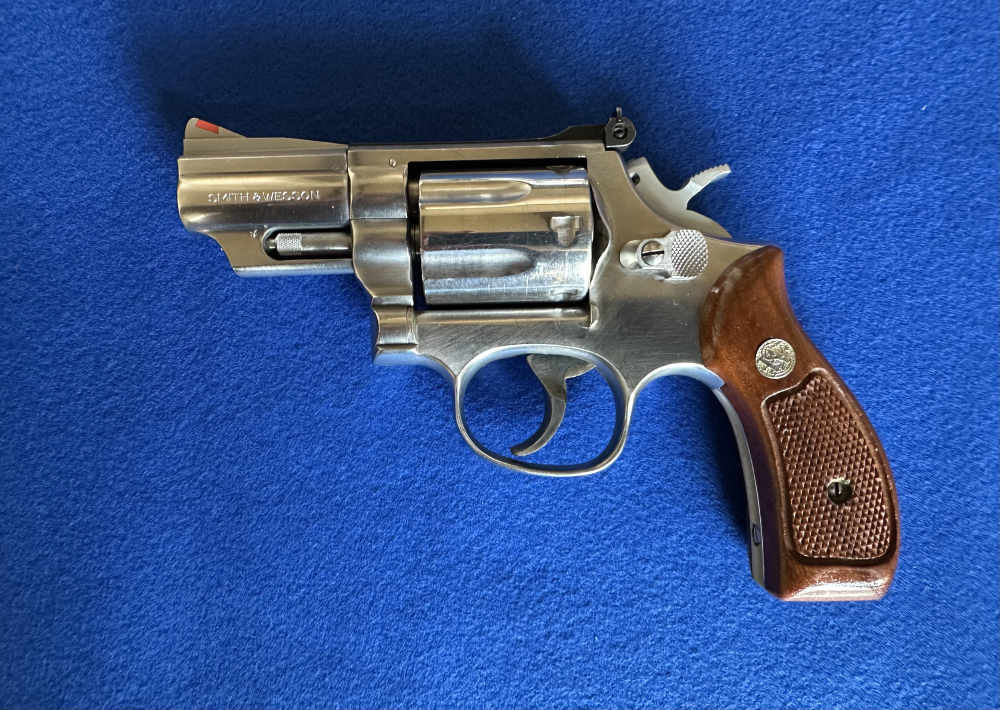 Smith & Wesson mdl.  66-1,  2 1/2" barrel .357 Mag, Stainless, Smooth Trig.-img-2
