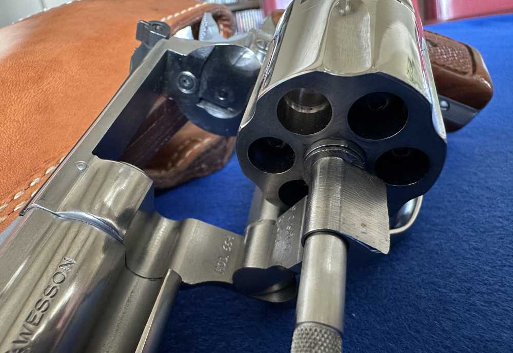 Smith & Wesson mdl.  66-1,  2 1/2" barrel .357 Mag, Stainless, Smooth Trig.-img-9