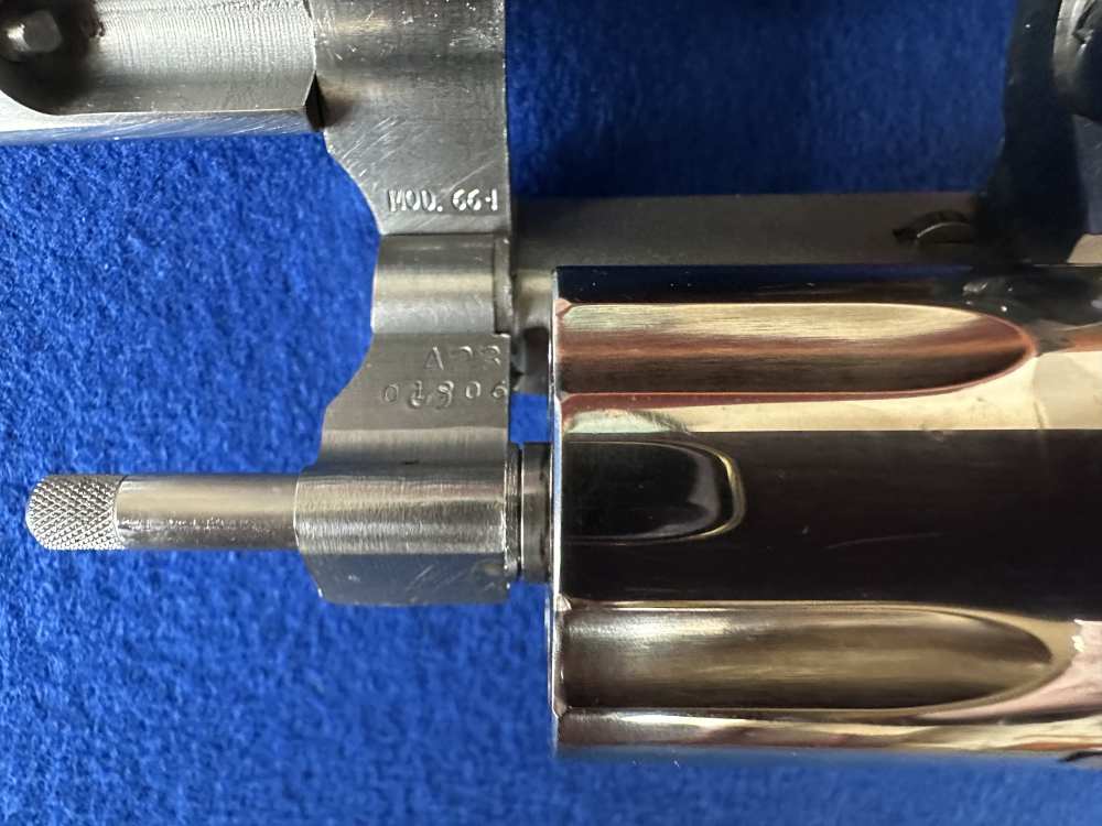 Smith & Wesson mdl.  66-1,  2 1/2" barrel .357 Mag, Stainless, Smooth Trig.-img-8