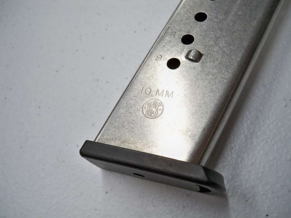 Smith & Wesson 1006 9rd Magazine        Very Rare Magazine! -img-2