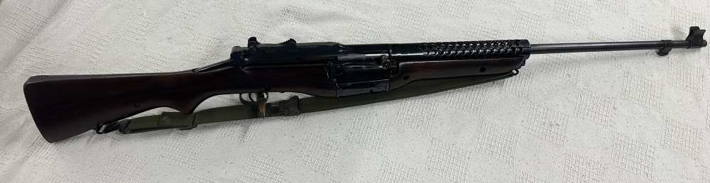 Johnson Automatics Model of 1941 30-06 with bayonet and book-img-1