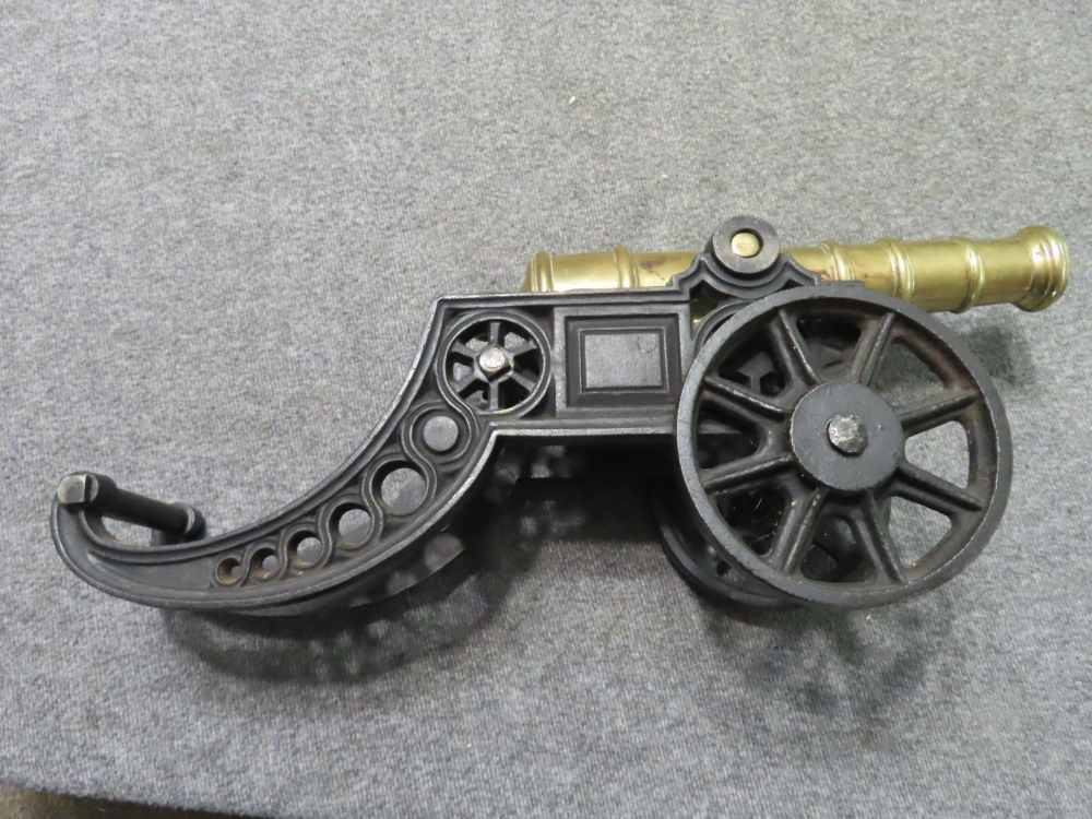 ANTIQUE BRASS BARREL .80 CALIBER SALUTE CANNON W/ROLLING CAST IRON CARRIAGE-img-8