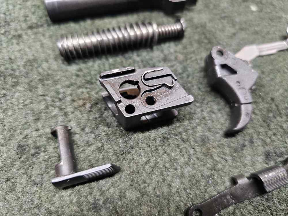 PARTS KIT | USED Smith & Wesson S&W M&P-9 Shield M1.0, M2.0 9mm 3.1" Barrel-img-4