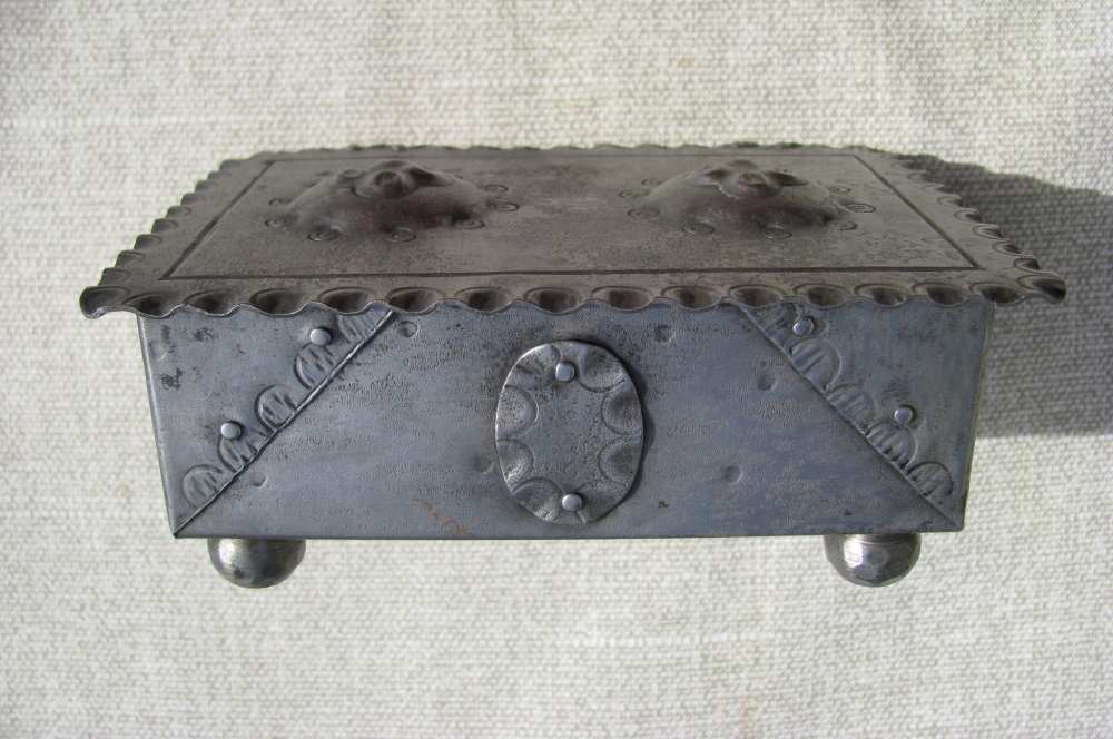 ANTIQUE HAND WROUGHT HAMMERED IRON LINED GOBERG CIGAR / CIGARETTE BO c1910 -img-4
