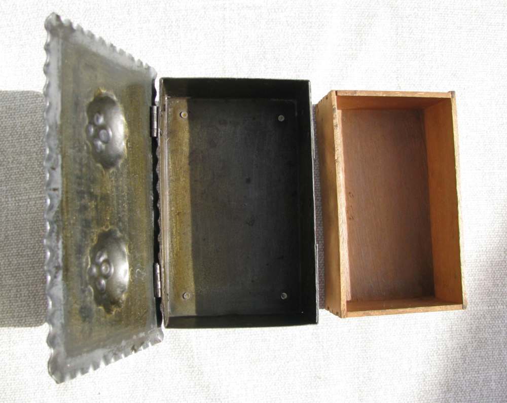 ANTIQUE HAND WROUGHT HAMMERED IRON LINED GOBERG CIGAR / CIGARETTE BO c1910 -img-8